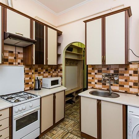 Квартира Подобово В Центрі На Вулиця Скорика 25 Колишня Чайковського Біля Філармонії Lviv Luaran gambar